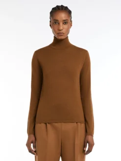 Cashmere polo-neck jumper