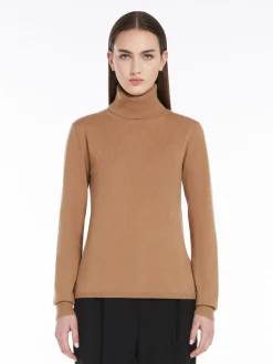 Cashmere polo-neck jumper