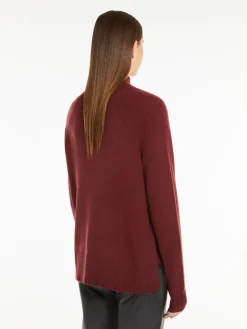 Cashmere yarn polo-neck sweater
