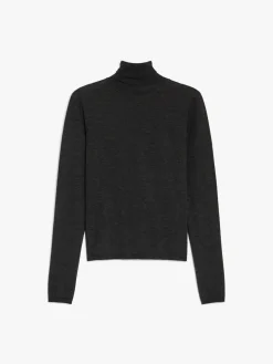 Cashmere yarn turtleneck
