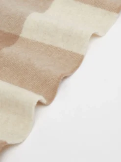 Chequered wool scarf