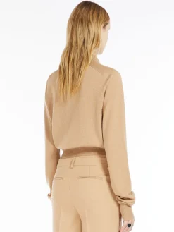 Detachable-collar cardigan