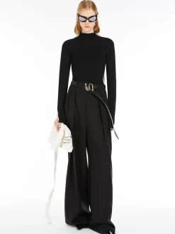 Fitted jumper with contrasting trims