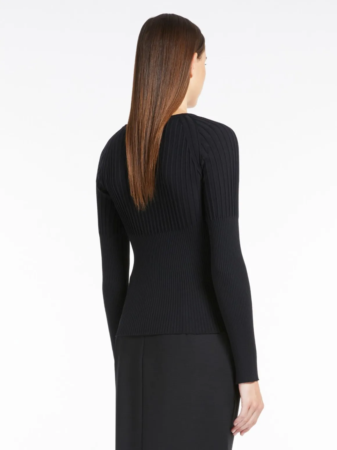 Fitted wool sweater