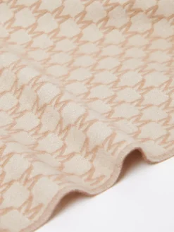 Jacquard wool stole