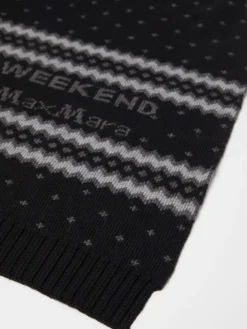 Jacquard-knit wool scarf