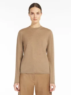 Lightweight cashmere jumper