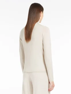 Lightweight cashmere turtleneck