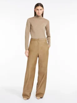 Lightweight cashmere turtleneck