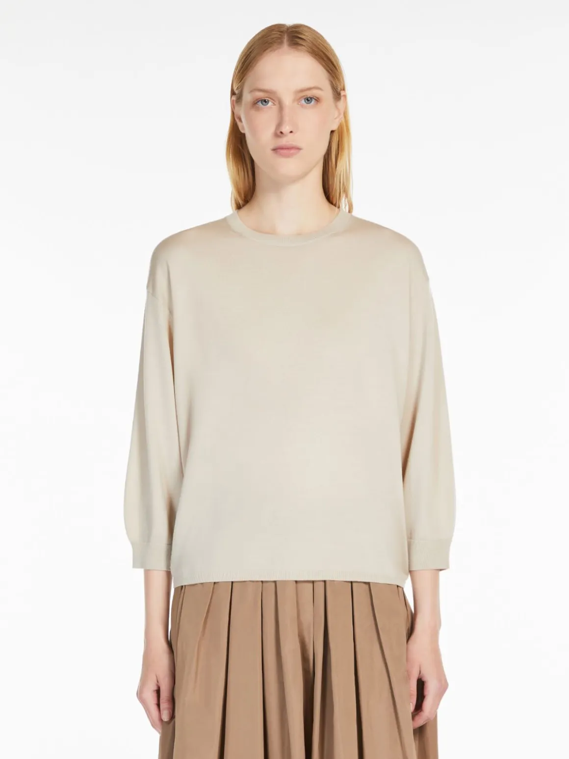 Lightweight wool yarn sweater