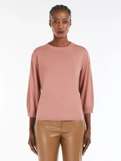 Lightweight wool yarn sweater
