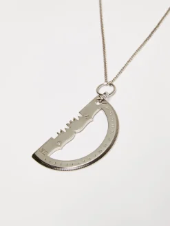 Long chain pendant necklace