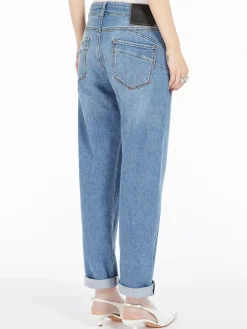 Low-rise boyfriend jeans