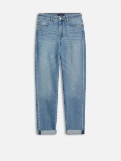 Low-rise boyfriend jeans