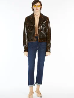 Low-rise boyfriend jeans