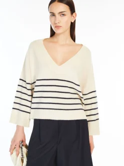 Oversized cashmere sweater