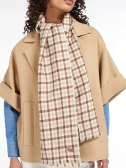 Patterned wool stole