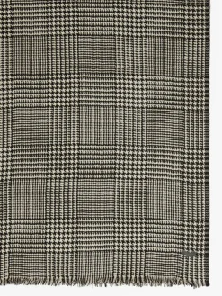 Patterned wool stole