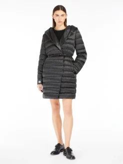 Reversible down jacket in water-repellent satin
