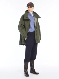 Reversible water-repellent fabric parka