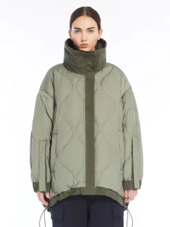 Reversible water-repellent fabric parka