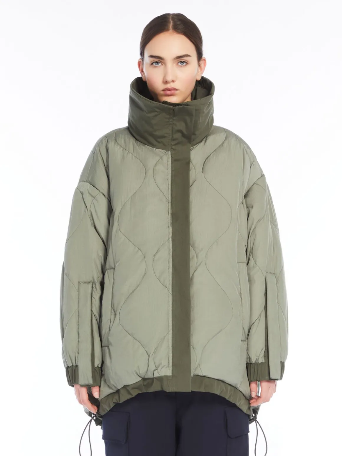 Reversible water-repellent fabric parka