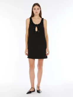 Short dress in embroidered sablé