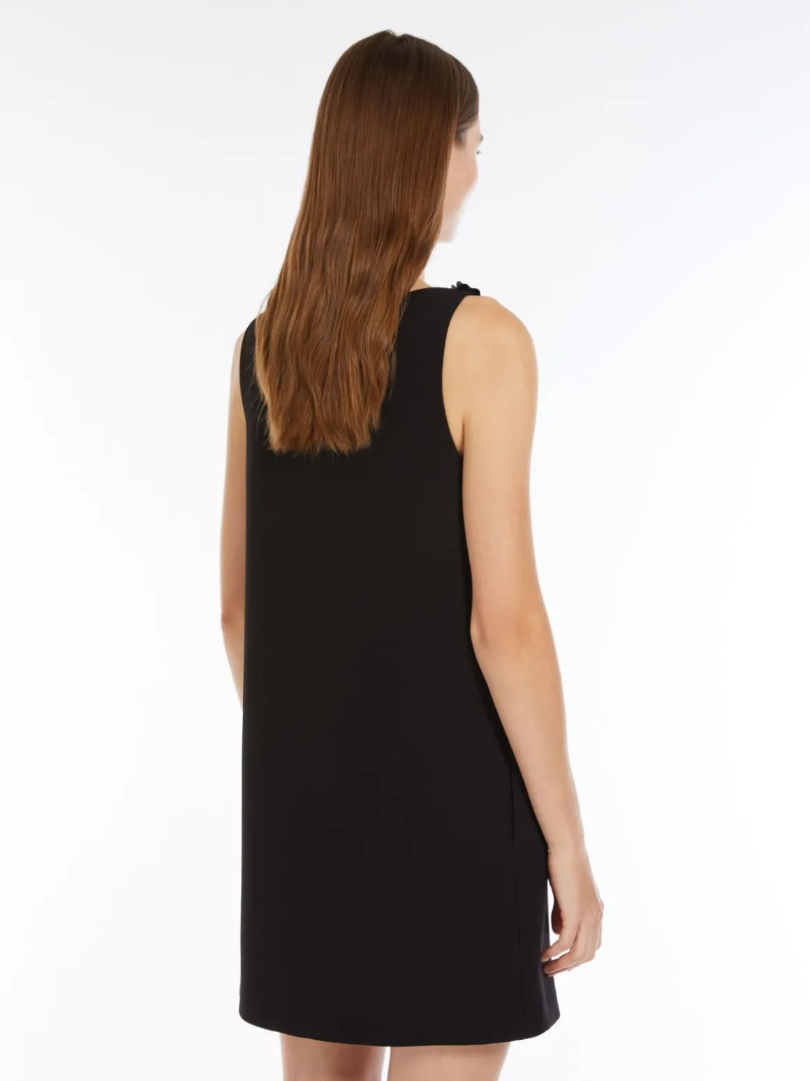 Short dress in embroidered sablé