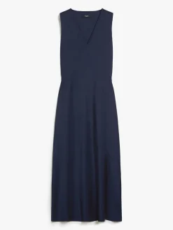 Slim-fit satin dress