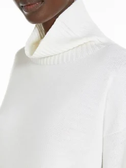 Soft wool knit jumper