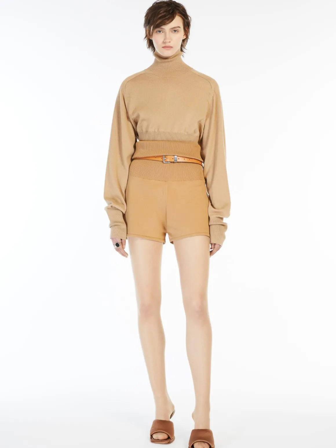 Stretch knit fabric shorts