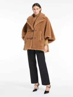 Teddy fabric cape