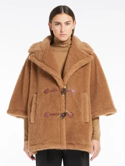 Teddy fabric cape
