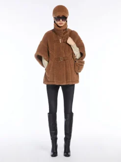 Teddy fabric cape with straps