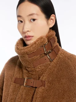 Teddy fabric cape with straps