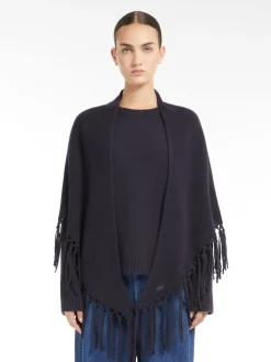 Triangular wool shawl