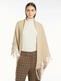 Triangular wool shawl