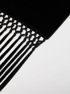 Velvet scarf with fringes