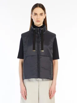 Water-repellent canvas gilet with a stand-up collar