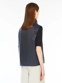 Water-repellent canvas gilet with a stand-up collar