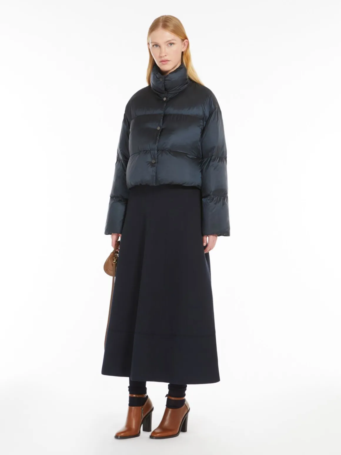 Water-repellent cropped down jacket