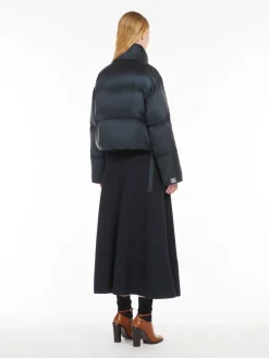 Water-repellent cropped down jacket