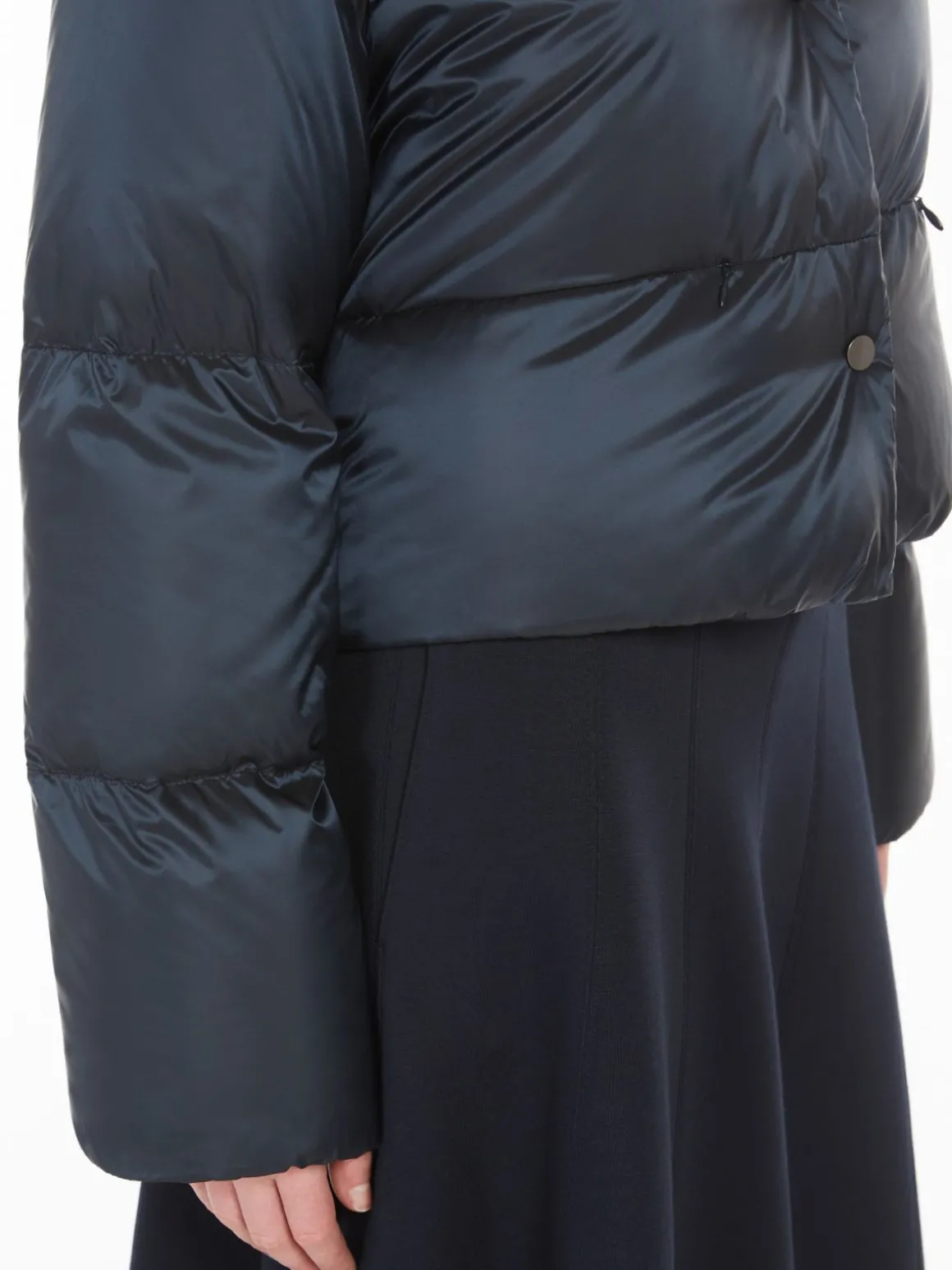 Water-repellent cropped down jacket