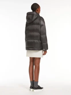 Water-repellent fabric hooded down jacket
