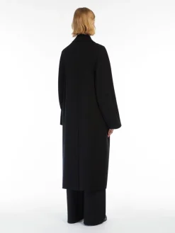 Wool coat with buttons