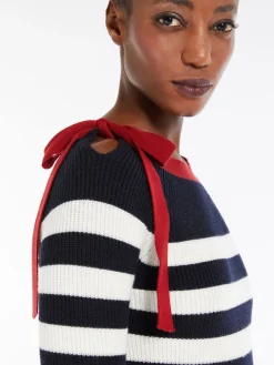 Wool jumper with bow