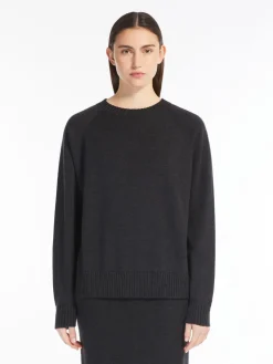 Wool knit pullover