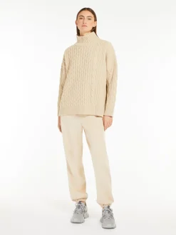 Wool yarn polo-neck sweater