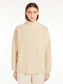 Wool yarn polo-neck sweater