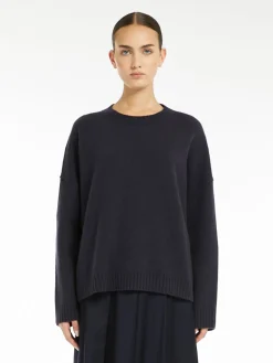 Wool yarn sweater